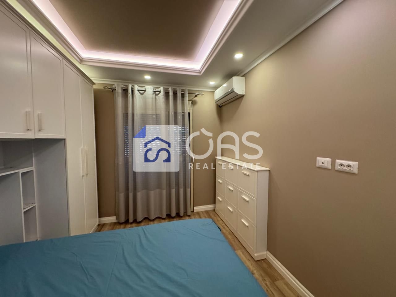 Shitet apartament 2+1 me pamje nga deti ne Durres.