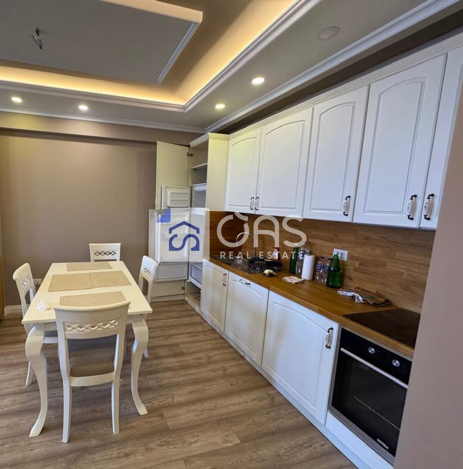 Shitet apartament 2+1 me pamje nga deti ne Durres.
