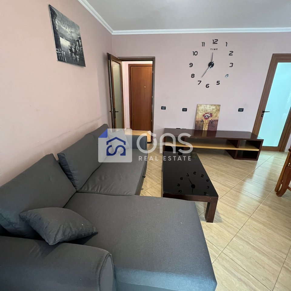 Jepet me qera apartament 1+1 rruga e dibres