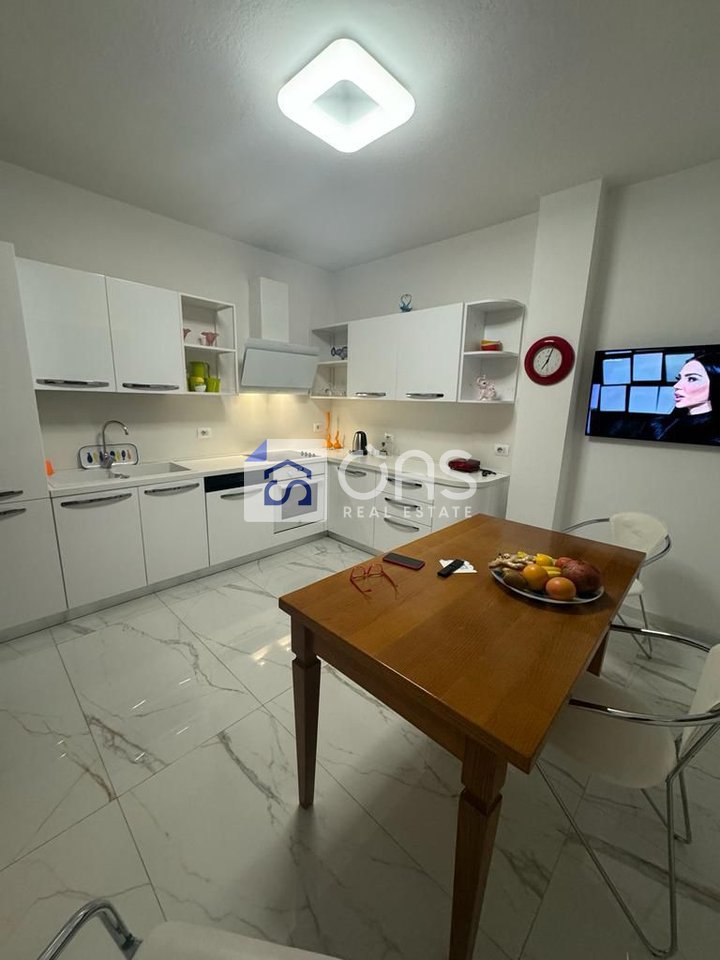 Affittasi Appartamento Premium 3+1+2 via Elbasanit (di fronte al Downtown)