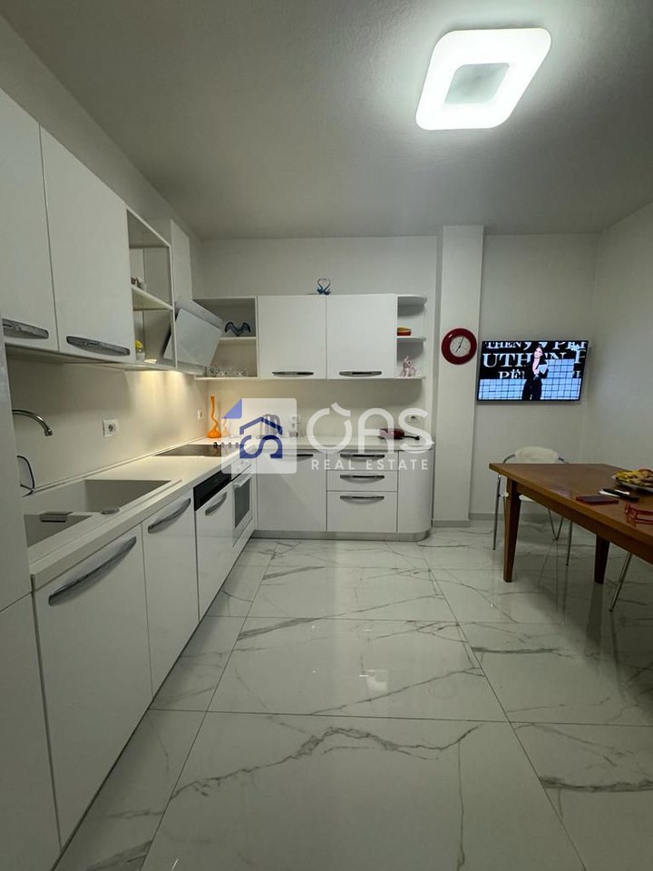 Affittasi Appartamento Premium 3+1+2 via Elbasanit (di fronte al Downtown)