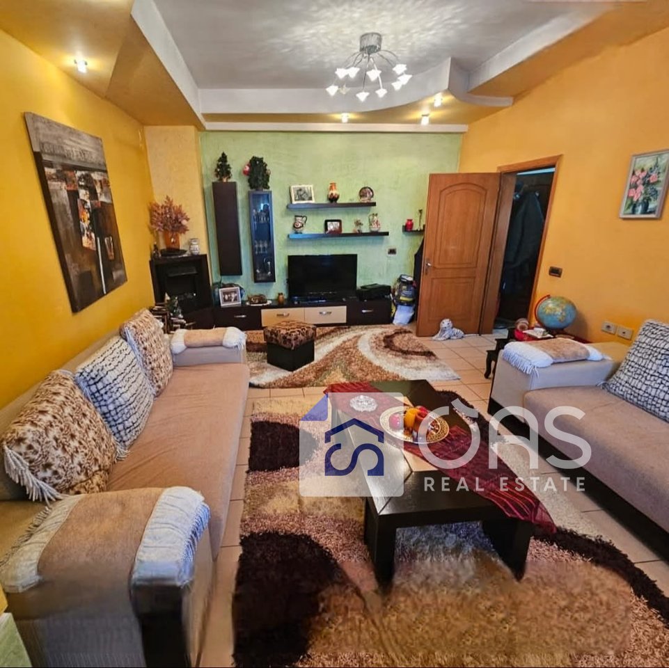 Jepet me qera apartament 1+1 ne Qender.