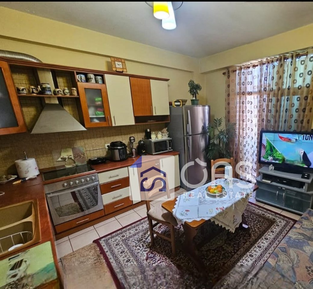 Jepet me qera apartament 1+1 ne Qender.