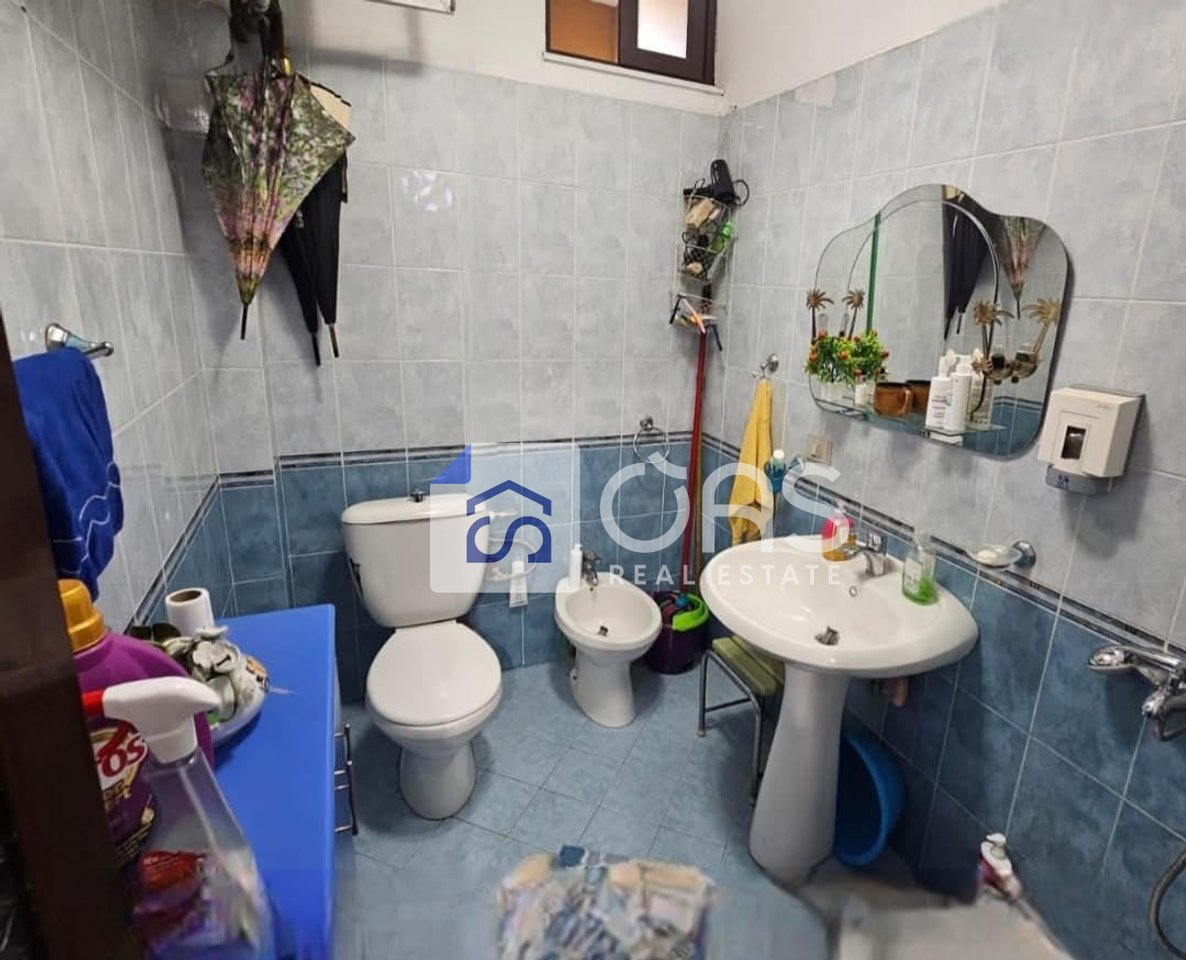 Jepet me qera apartament 1+1 ne Qender.