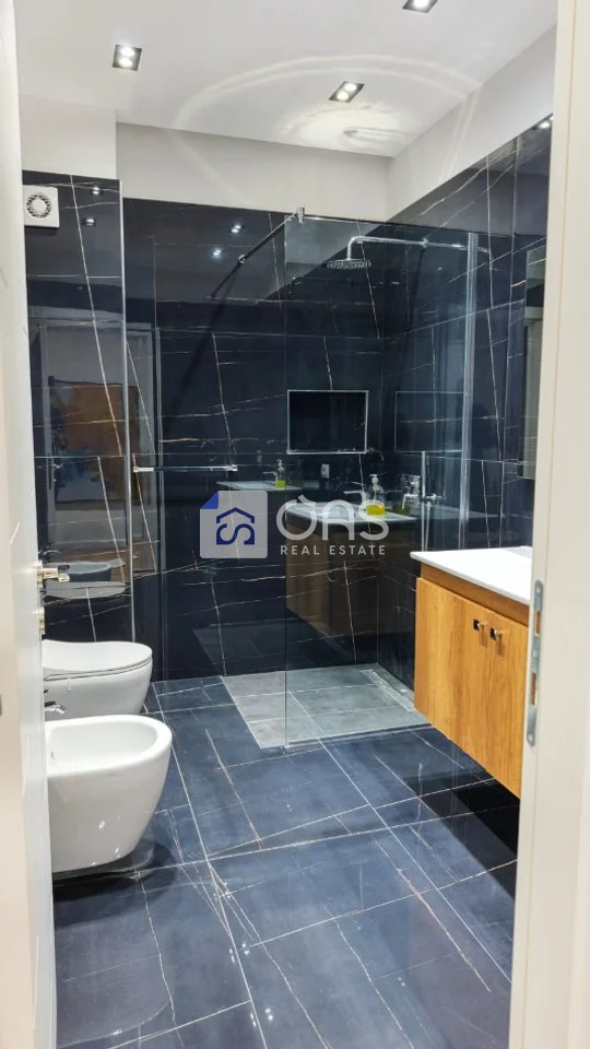 Jepet me qera apartament 2+1+2 Te Komuna e Parisit