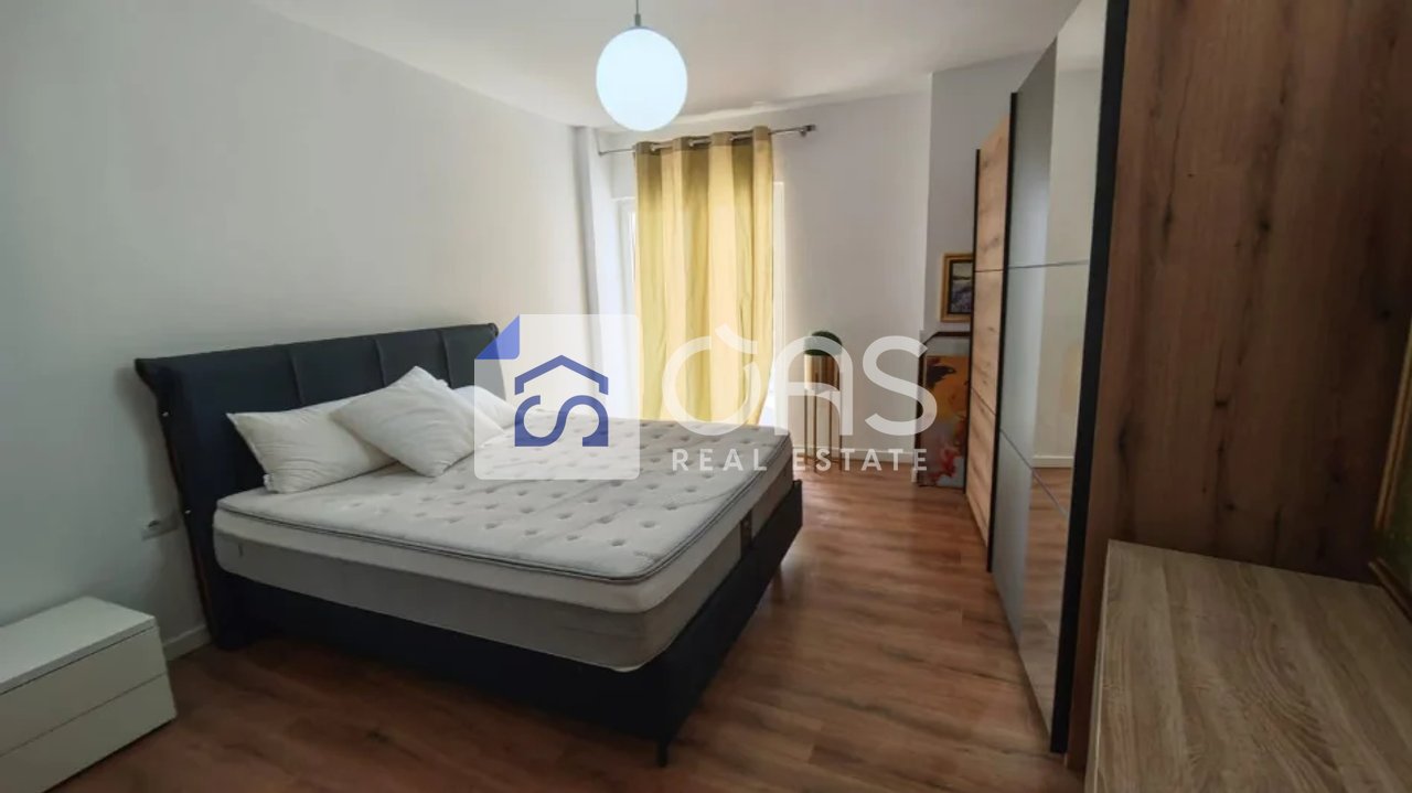 Jepet me qera apartament 2+1+2 Te Komuna e Parisit