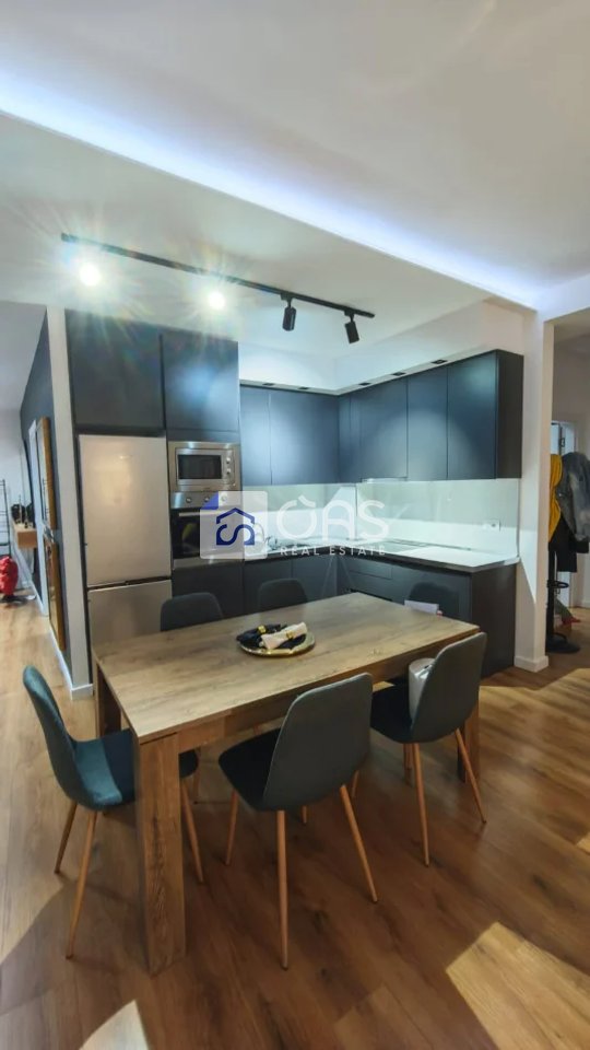 Jepet me qera apartament 2+1+2 Te Komuna e Parisit