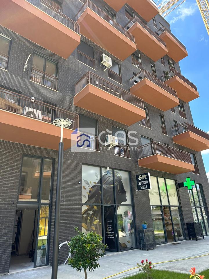 Shitet apartament 2+1+2 Fusha aviacionit  (2 poste parkimi)