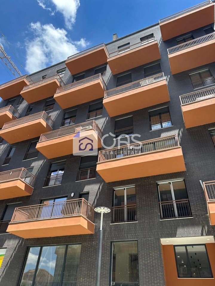 Shitet apartament 2+1+2 Fusha aviacionit  (2 poste parkimi)