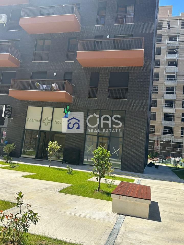 Shitet apartament 2+1+2 Fusha aviacionit  (2 poste parkimi)