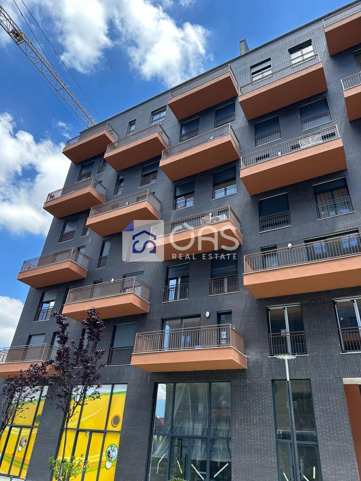 Shitet apartament 2+1+2 Fusha aviacionit  (2 poste parkimi)