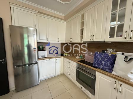 Jepet me qera apartament 2+1  tek Komuna e Parisit