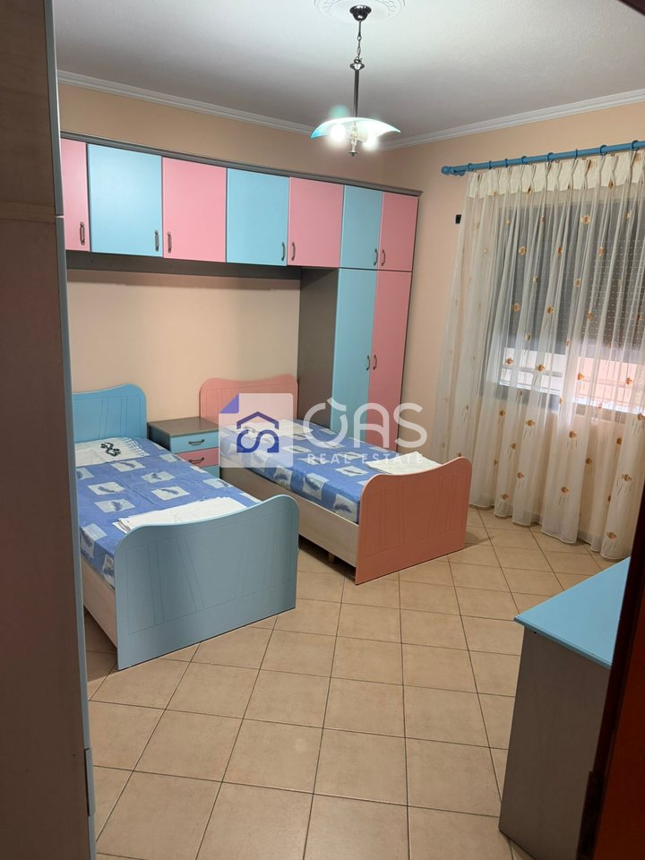 Jepet me qera apartament 2+1+2 ne 5 Maj .