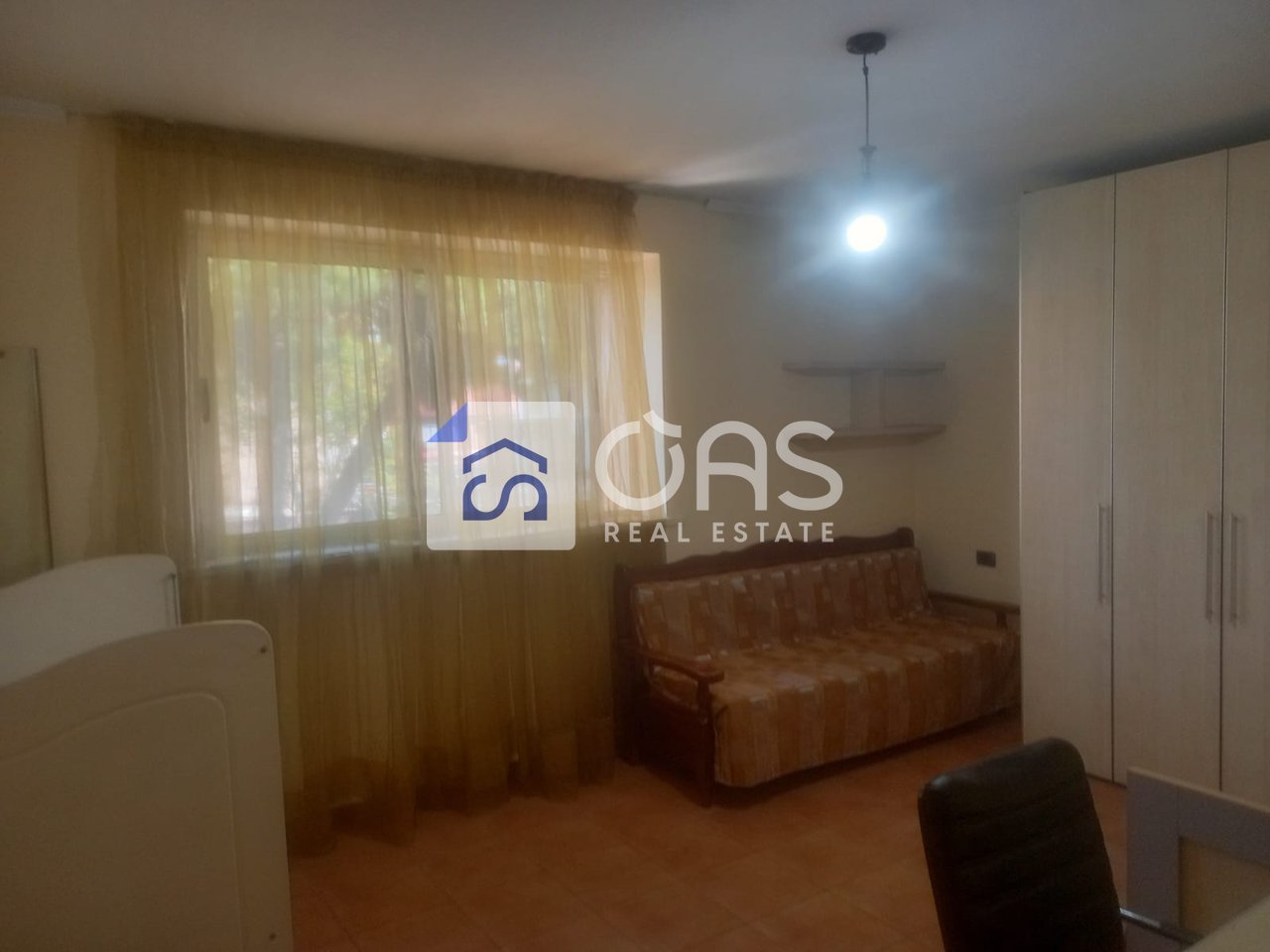Jepet me qera apartament 2+1 21 dhjetori (perball oslos)