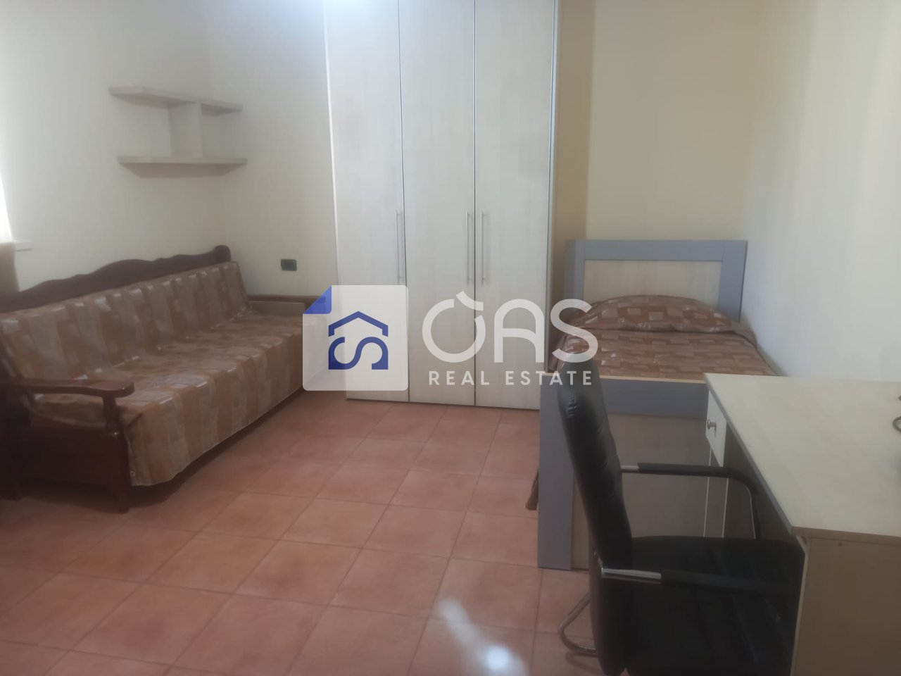 Jepet me qera apartament 2+1 21 dhjetori (perball oslos)