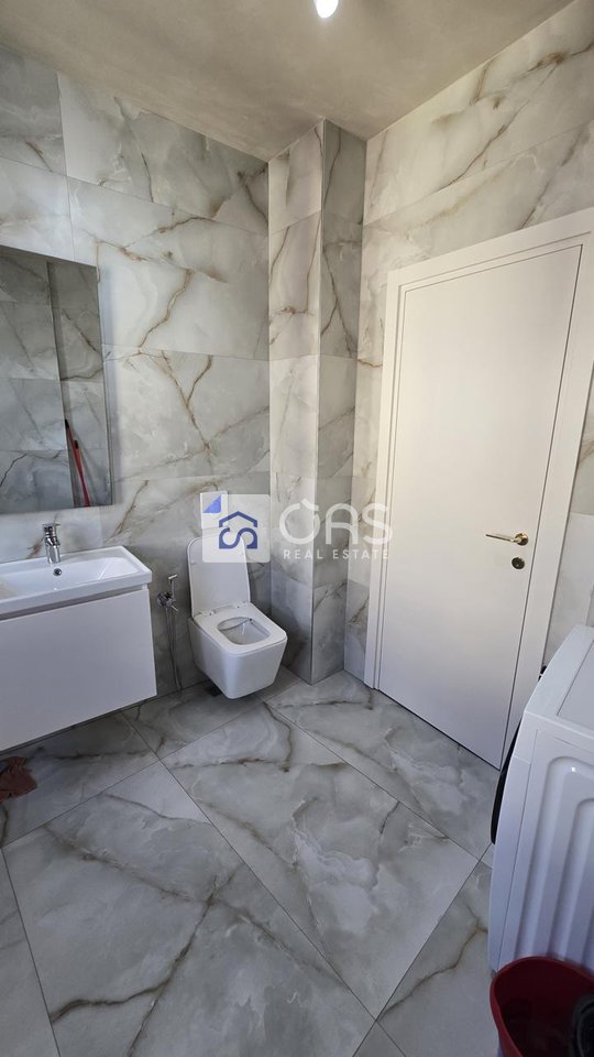 Jepet apartament me qera 1+1 Astir (pallati edglis)