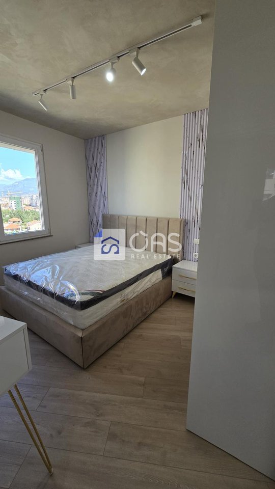 Jepet apartament me qera 1+1 Astir (pallati edglis)