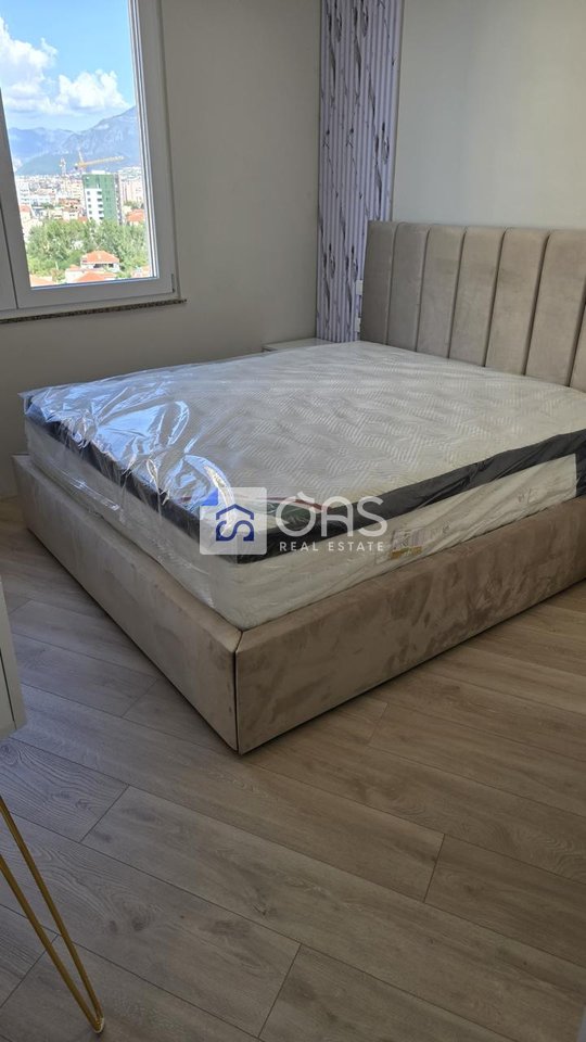 Jepet apartament me qera 1+1 Astir (pallati edglis)