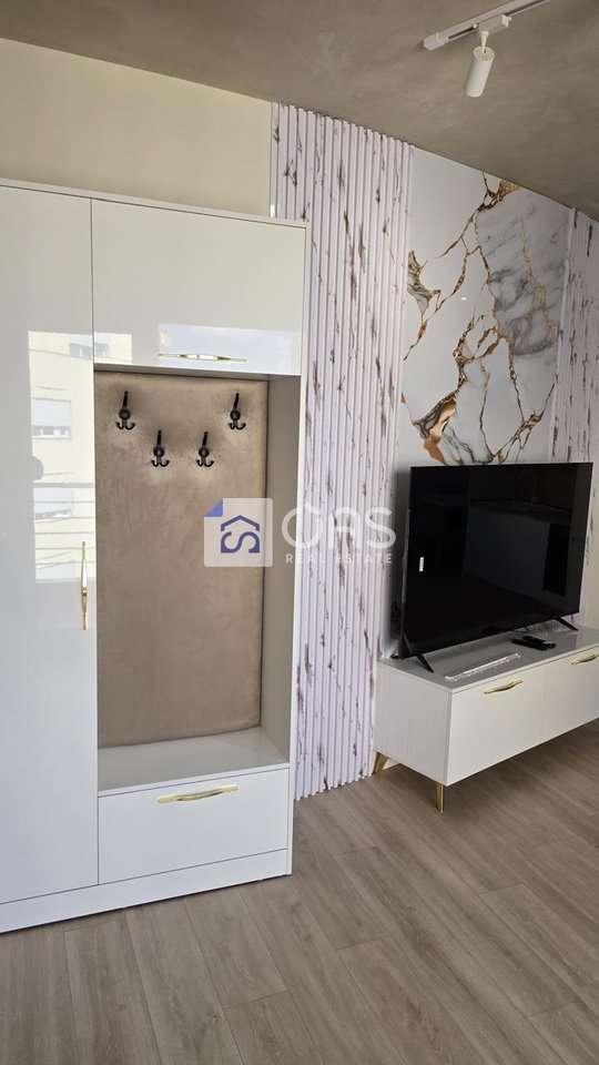 Jepet apartament me qera 1+1 Astir (pallati edglis)