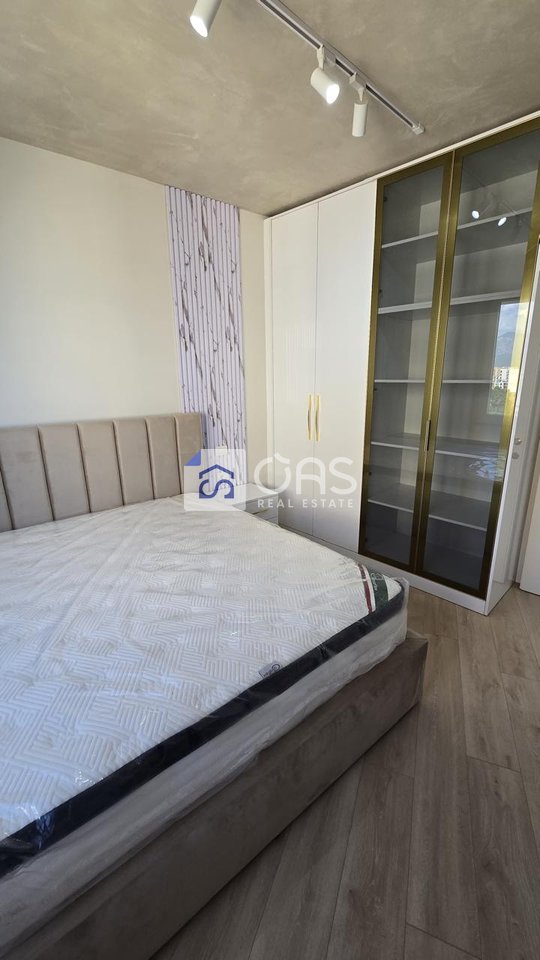 Jepet apartament me qera 1+1 Astir (pallati edglis)