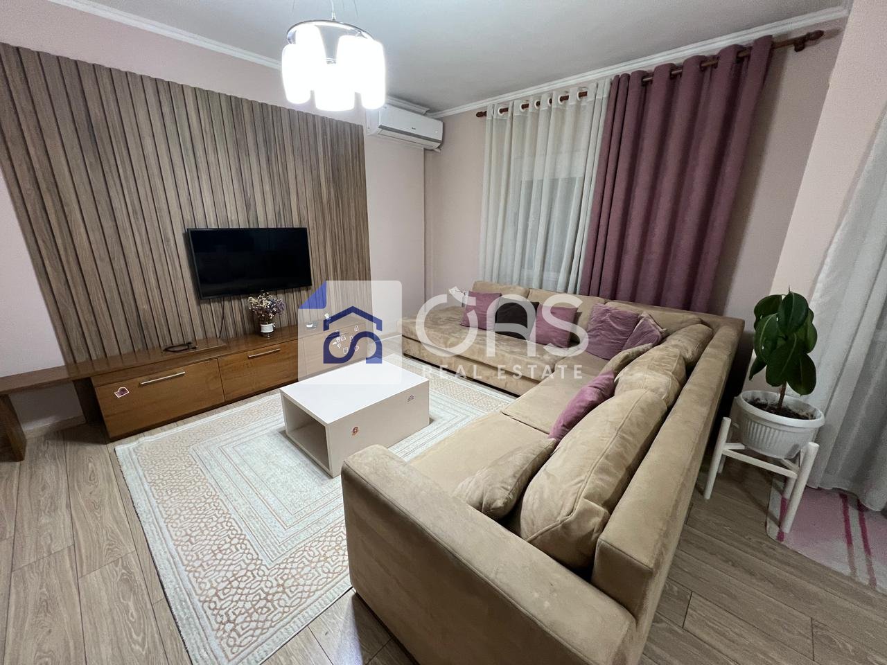 Jepet me qera apartament 2+1+2+post parkimi ne Astir