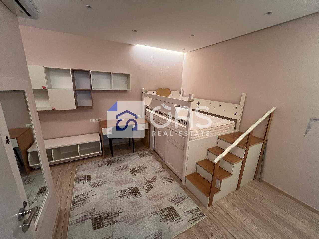 Jepet me qera apartament 2+1+2+post parkimi ne Astir