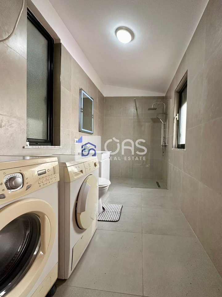 Jepet me qera apartament 2+1+2 pazari i ri
