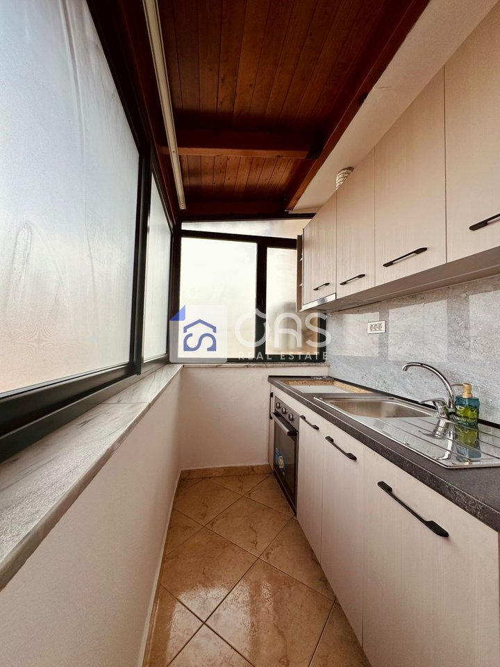 Jepet me qera apartament 2+1+2 pazari i ri