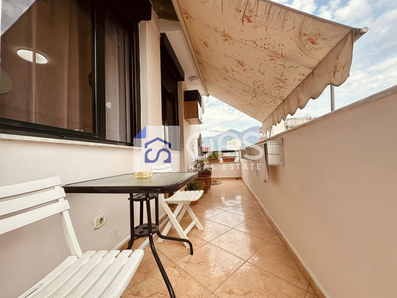 Jepet me qera apartament 2+1+2 pazari i ri