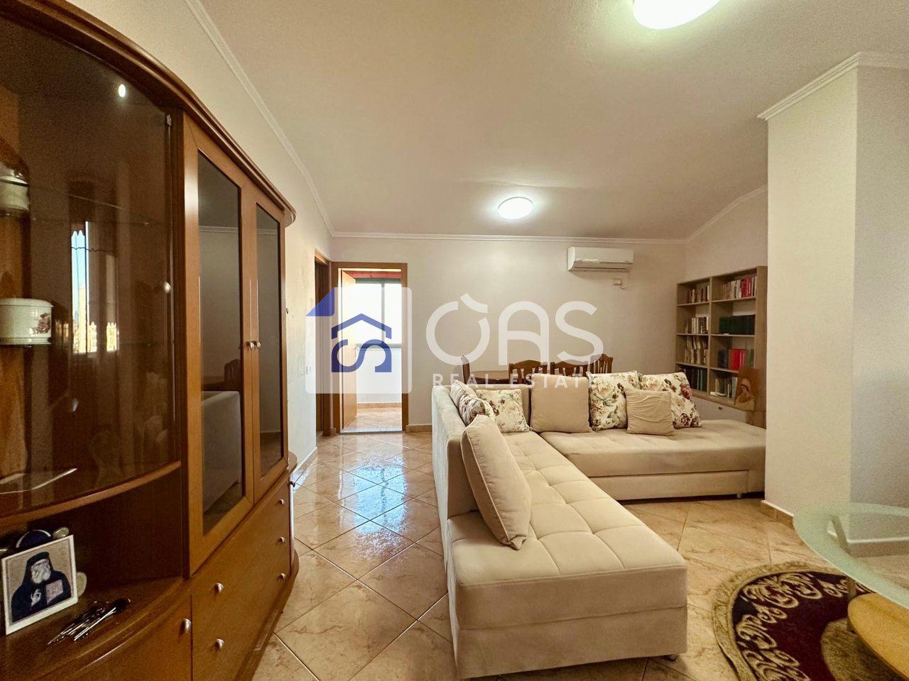 Jepet me qera apartament 2+1+2 pazari i ri