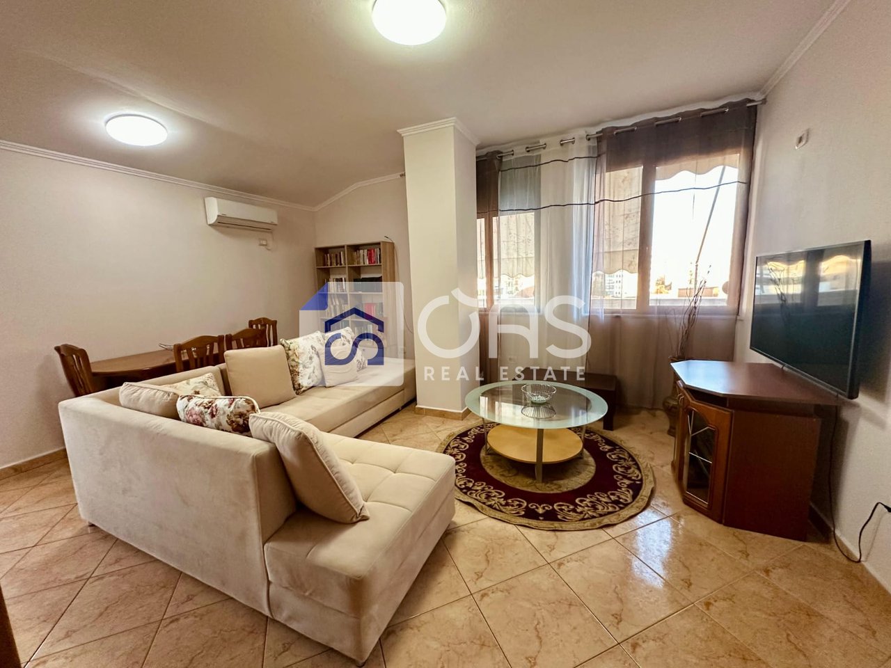Jepet me qera apartament 2+1+2 pazari i ri