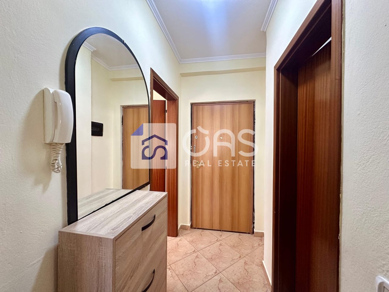 Jepet me qera apartament 2+1+2 pazari i ri