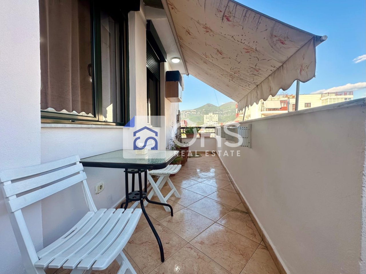 Jepet me qera apartament 2+1+2 pazari i ri
