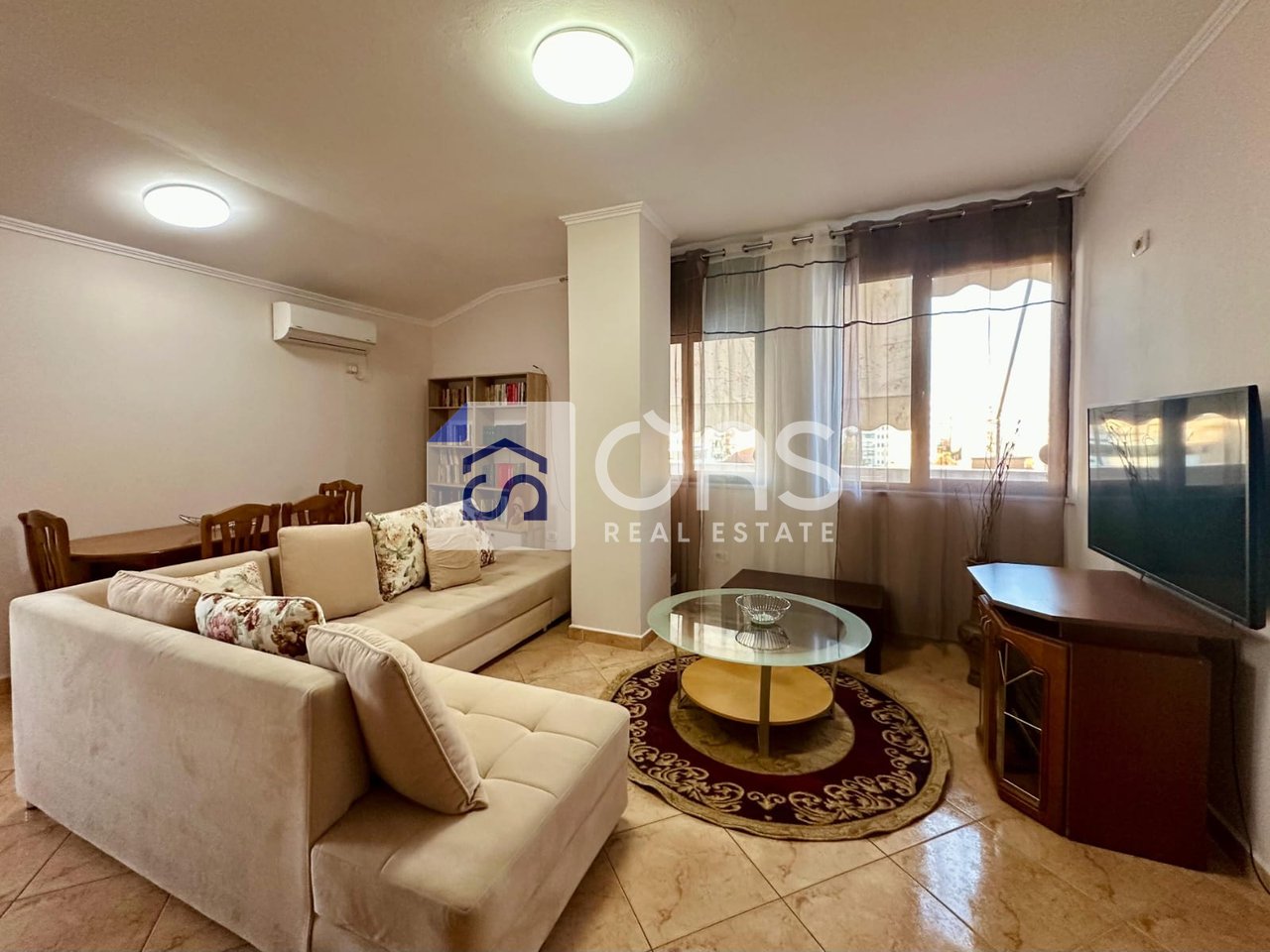 Jepet me qera apartament 2+1+2 pazari i ri