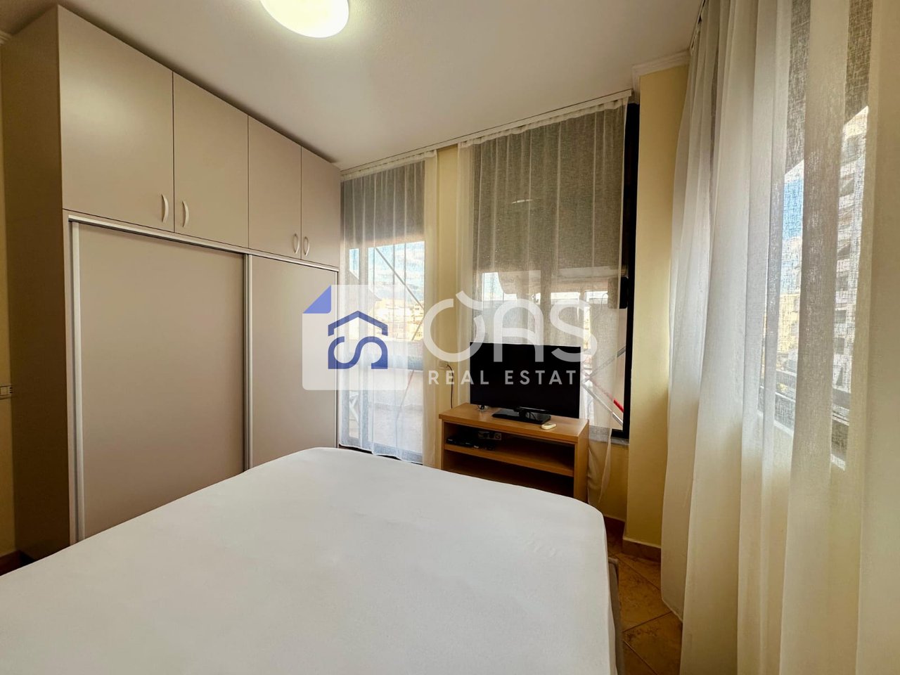 Jepet me qera apartament 2+1+2 pazari i ri