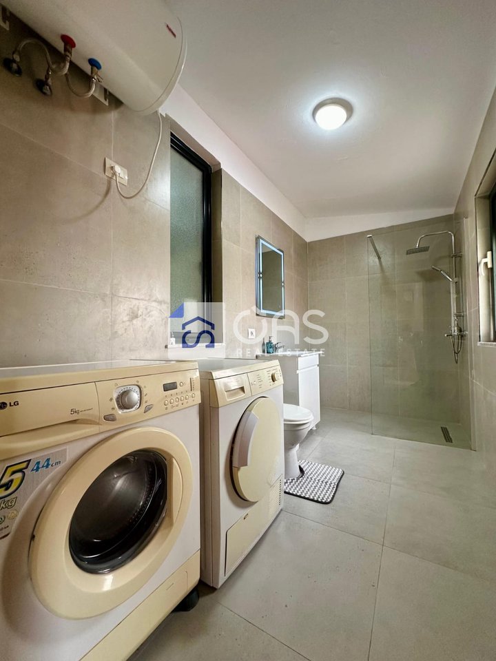 Jepet me qera apartament 2+1+2 pazari i ri