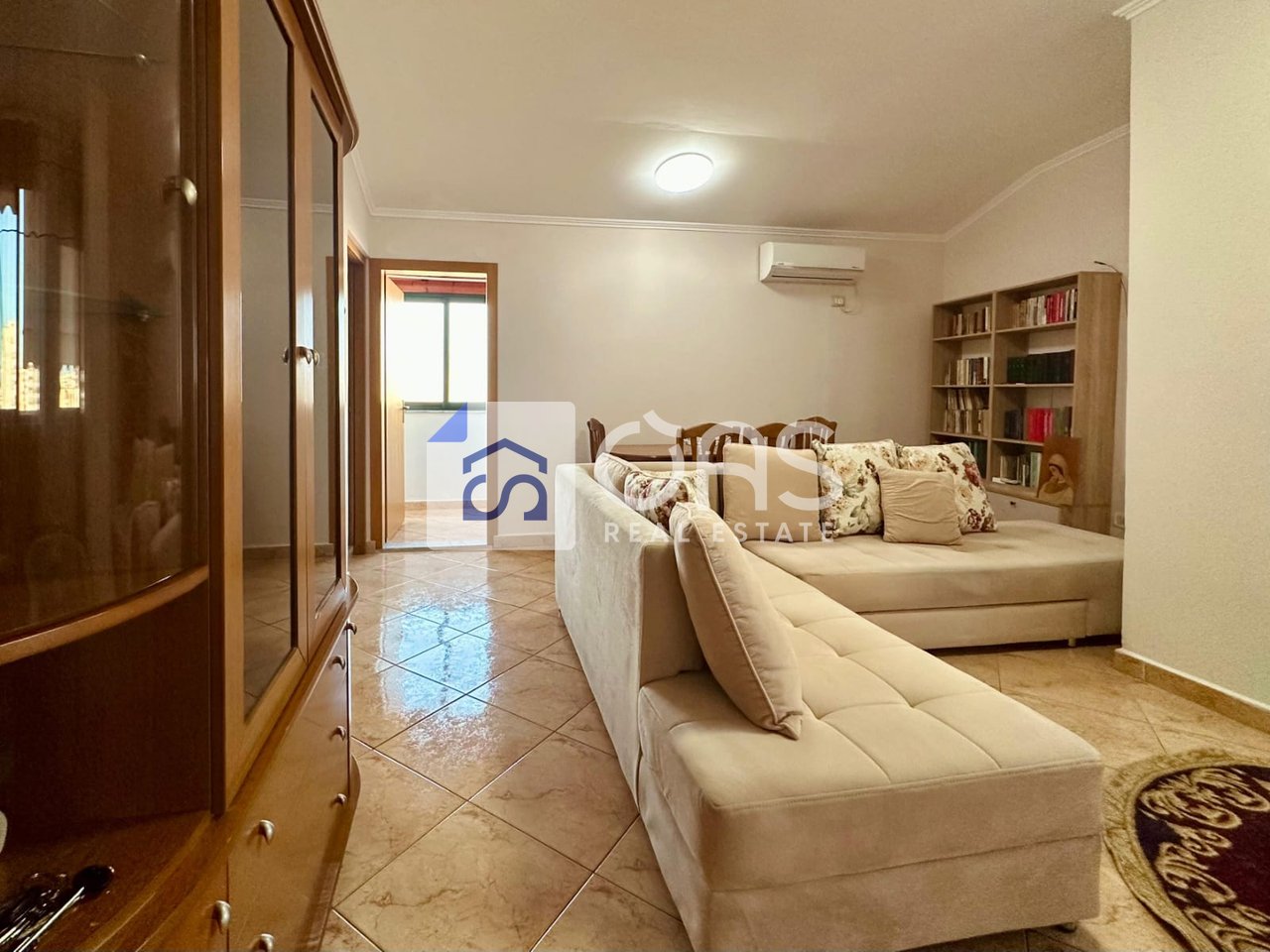 Jepet me qera apartament 2+1+2 pazari i ri