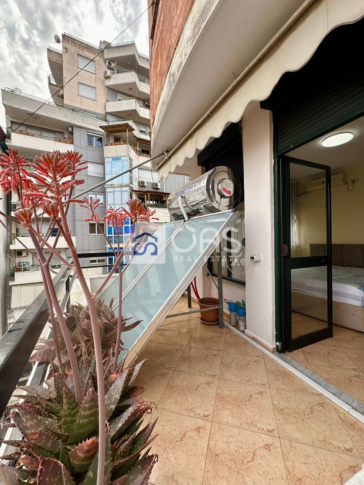 Jepet me qera apartament 2+1+2 pazari i ri