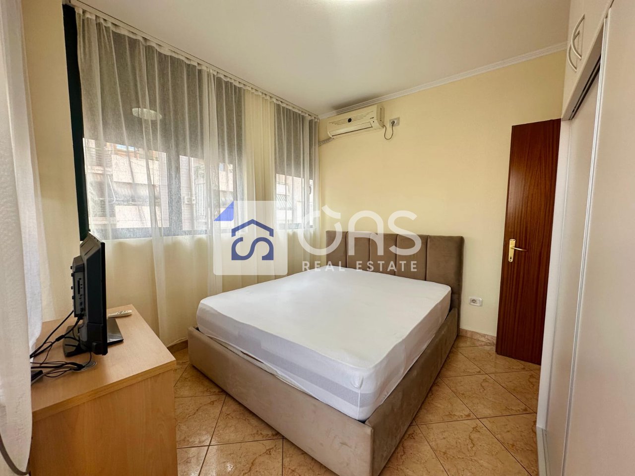 Jepet me qera apartament 2+1+2 pazari i ri