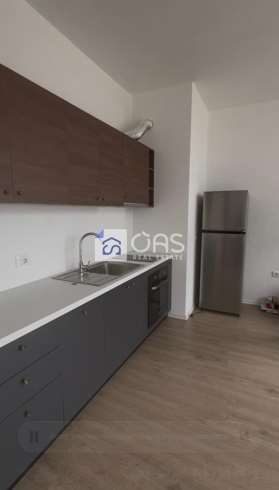 Jepet me qera apartament 1+1 bosh    pazari i ri (emi6)