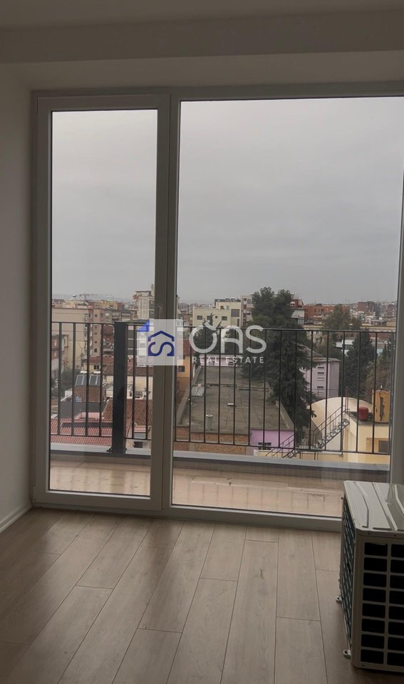 Jepet me qera apartament 1+1 bosh    pazari i ri (emi6)