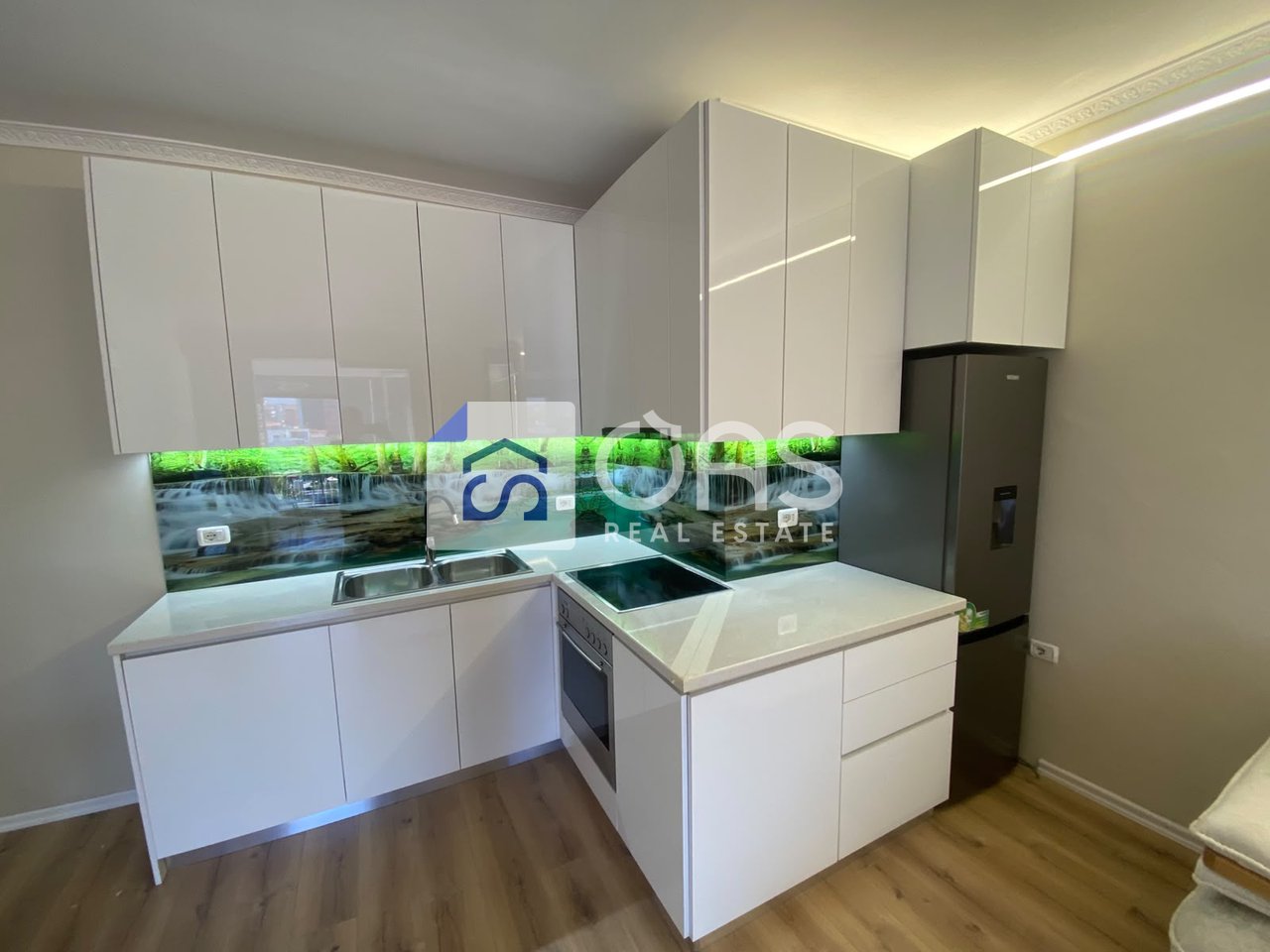 Jepet me qera apartament 1+1 tek Stacioni i Trenit.