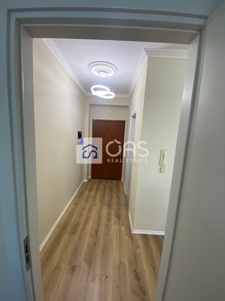 Jepet me qera apartament 1+1 tek Stacioni i Trenit.