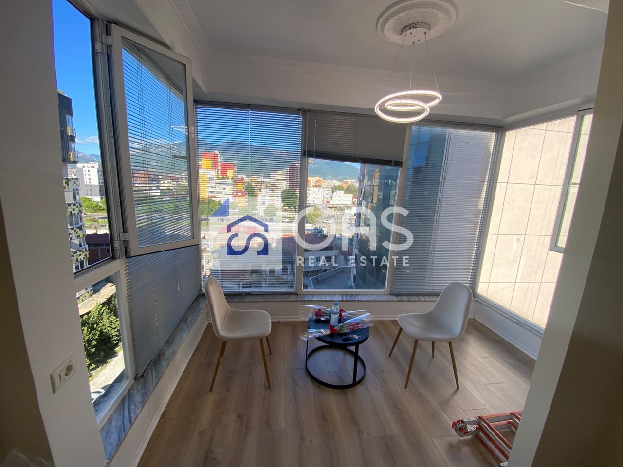Jepet me qera apartament 1+1 tek Stacioni i Trenit.