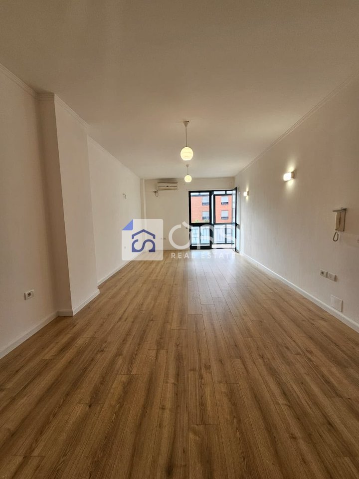 Shitet apartament 1+1 tek Rruga e Kavajes perball Delijorgjit.