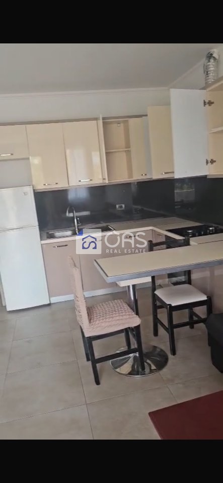 Jepet me qera Apartamenti 1+1  Laprak
