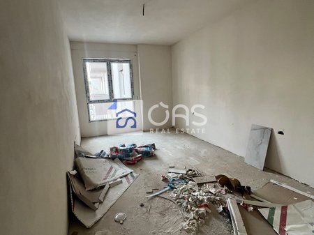 Shitet apartament 1+1 ne Kamez.