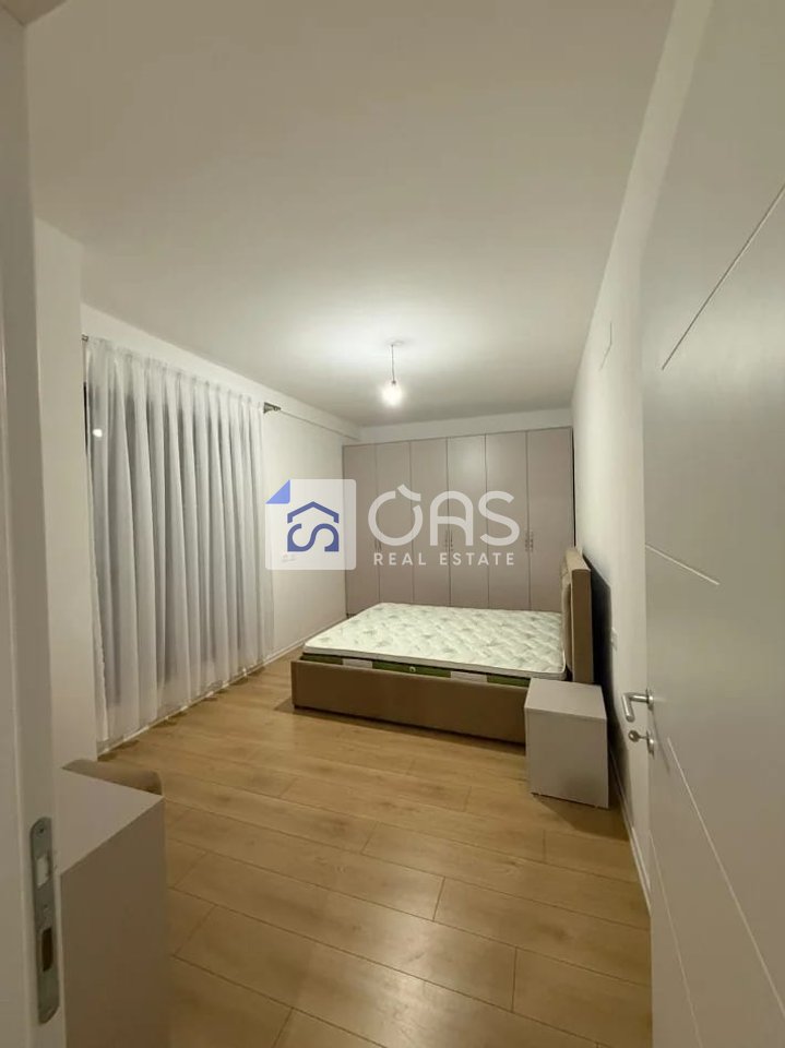 Jepet me qera apartament 1+1 ne Bulevardin e Ri.