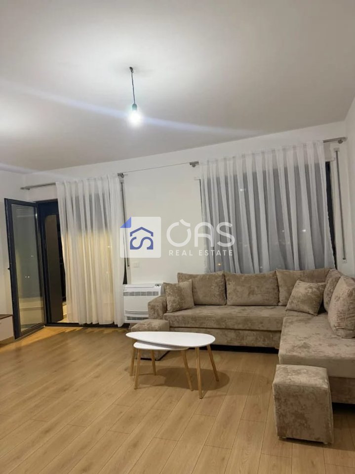 Jepet me qera apartament 1+1 ne Bulevardin e Ri.