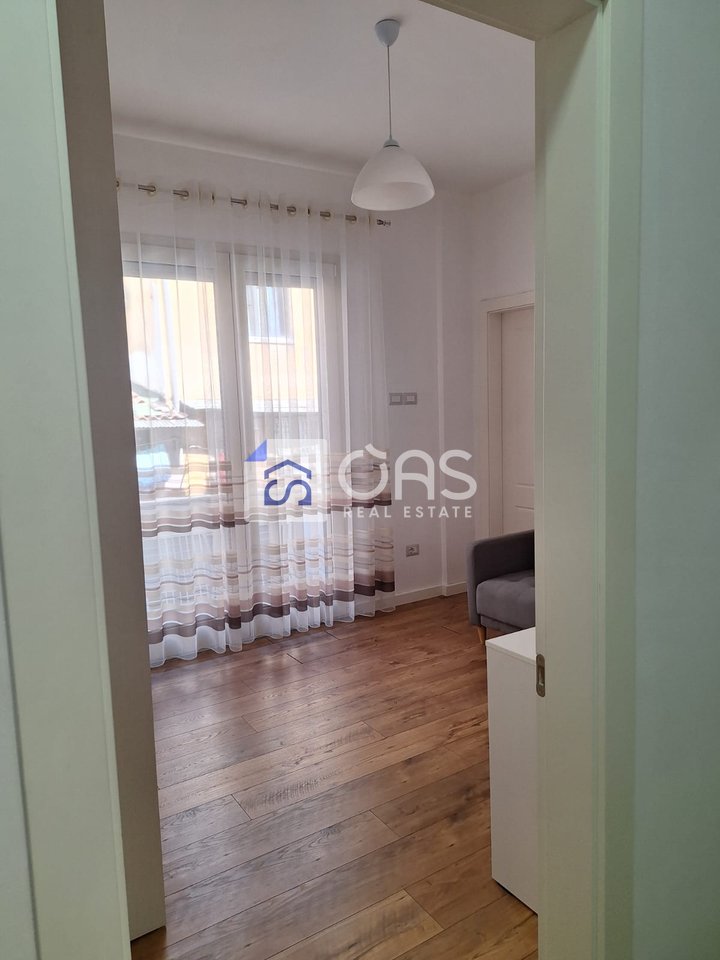 Jepet me qera apartament 2+1 te Rruga e Elbasanit